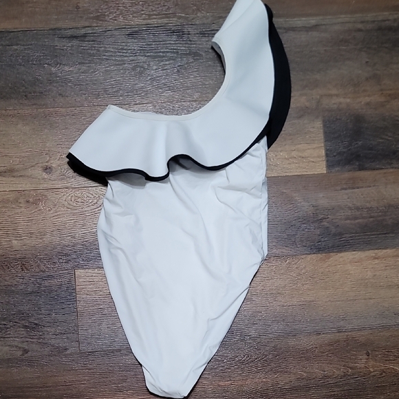 Gianni Bini White One Piece with Black Ruffle - Picture 9 of 9